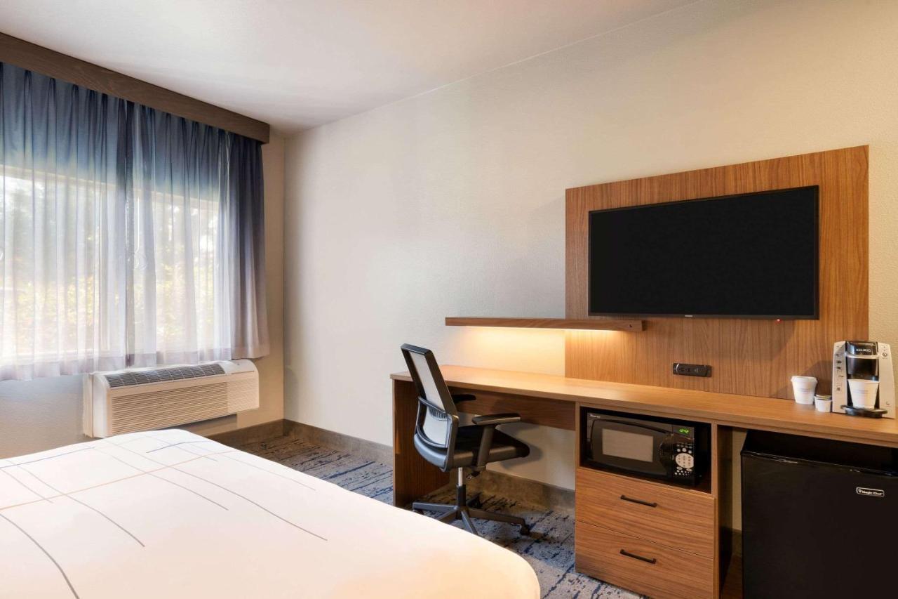 Hotel La Quinta & By Wyndham 3*